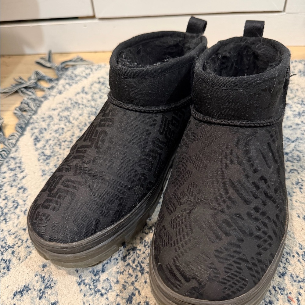 Water resistant UGG Black Shearling Lined Boots